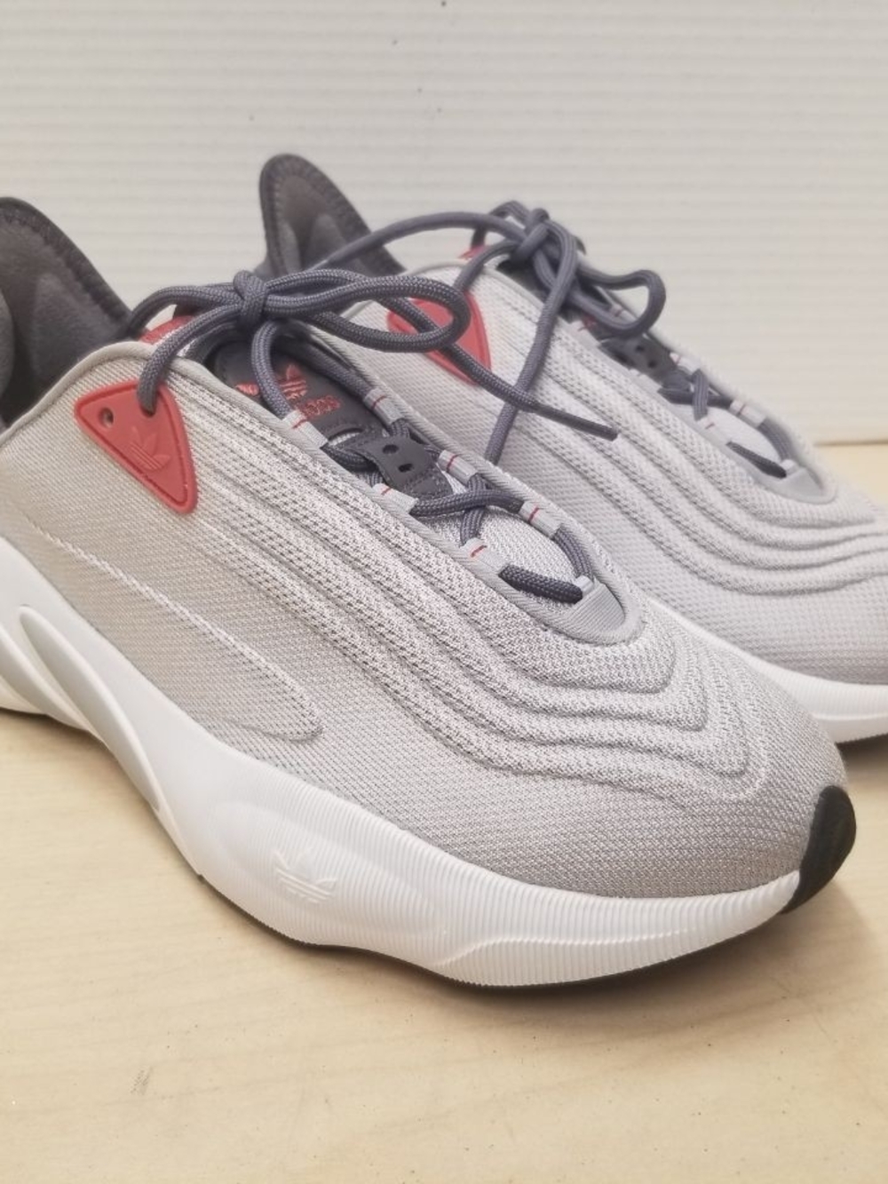 Women's Adidas sport shoes Gray Knit Sneakers with Red Detail Size 8
